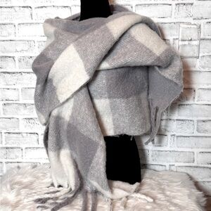Steve‎ Madden Gray and Cream Steve Madden winter Scarf women’s